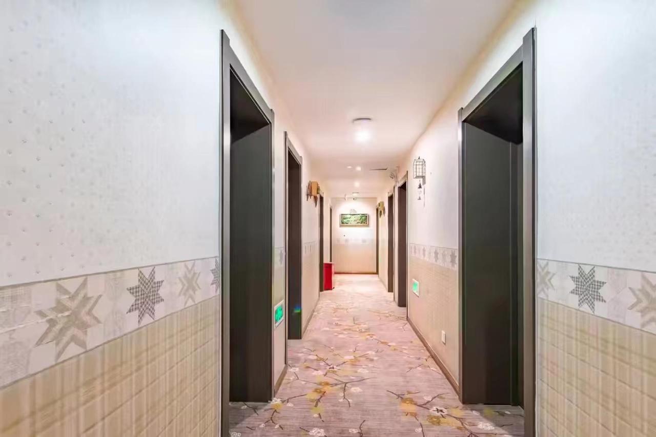 Nostalgia Guozijian Ghost Street - Near Temple, Beihai Park, Jingshan Park, Drum Tower, Houhai Bar Street, Tian'anmen Square, Located In Traditional Hutongs, 5 Minutes Away From Beixinqiao Metro Station Hotel Beijing