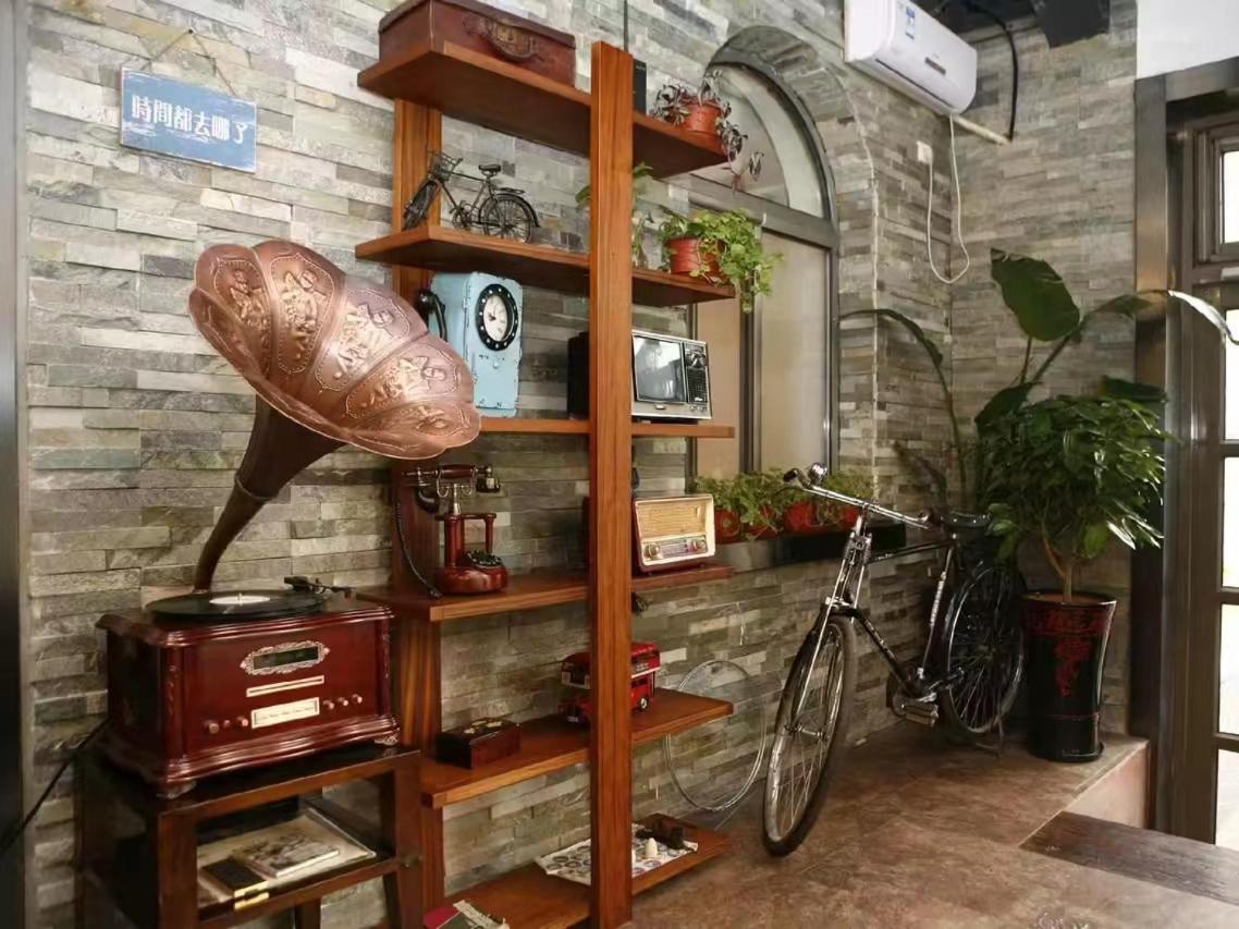 Nostalgia Guozijian Ghost Street - Near Temple, Beihai Park, Jingshan Park, Drum Tower, Houhai Bar Street, Tian'anmen Square, Located In Traditional Hutongs, 5 Minutes Away From Beixinqiao Metro Station Hotel Beijing