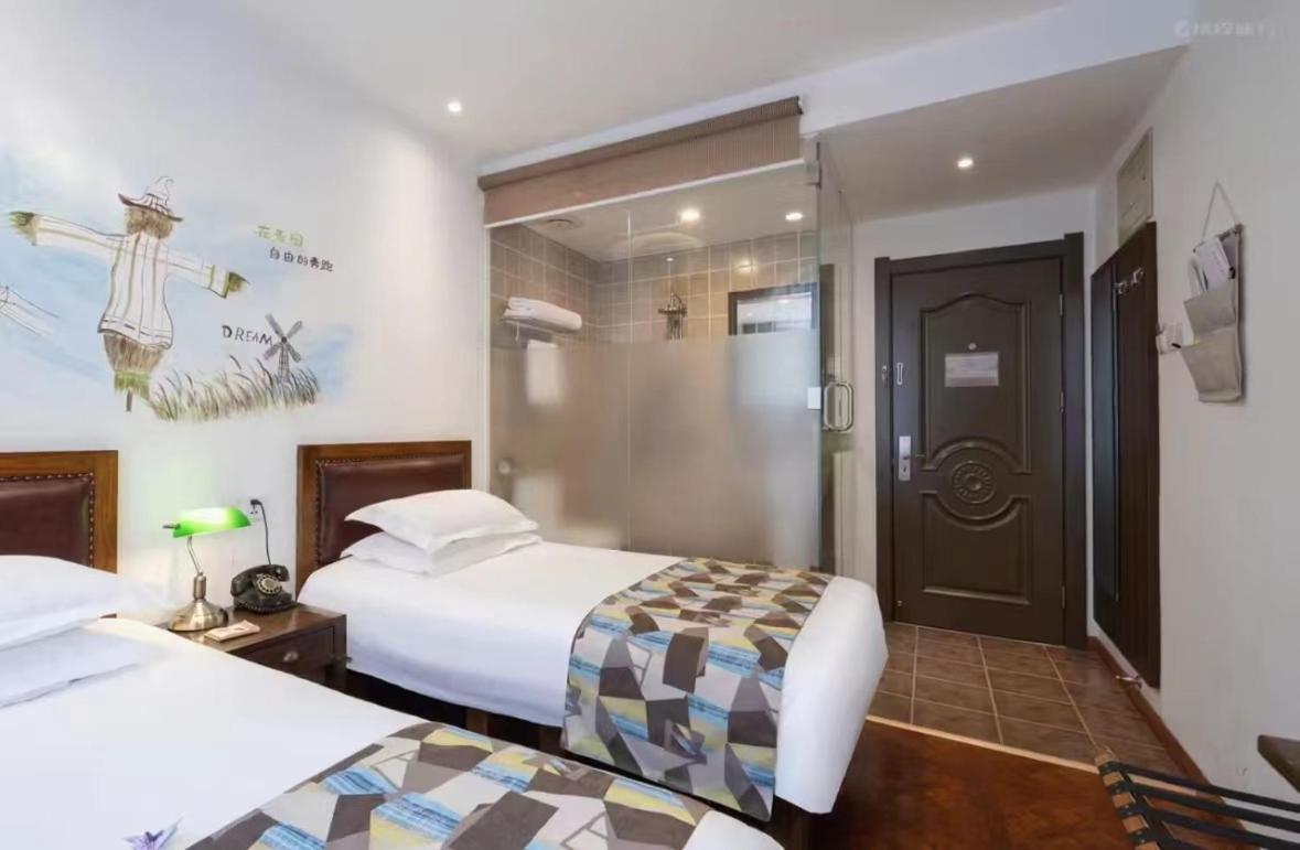 Hotel Nostalgia Guozijian Ghost Street - Near Temple, Beihai Park, Jingshan Park, Drum Tower, Houhai Bar Street, Tian'anmen Square, Located In Traditional Hutongs, 5 Minutes Away From Beixinqiao Metro Station
