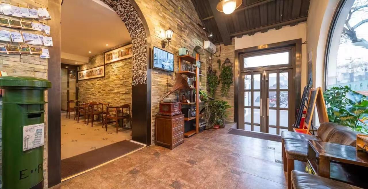 Hotel Nostalgia Guozijian Ghost Street - Near Temple, Beihai Park, Jingshan Park, Drum Tower, Houhai Bar Street, Tian'anmen Square, Located In Traditional Hutongs, 5 Minutes Away From Beixinqiao Metro Station 3*