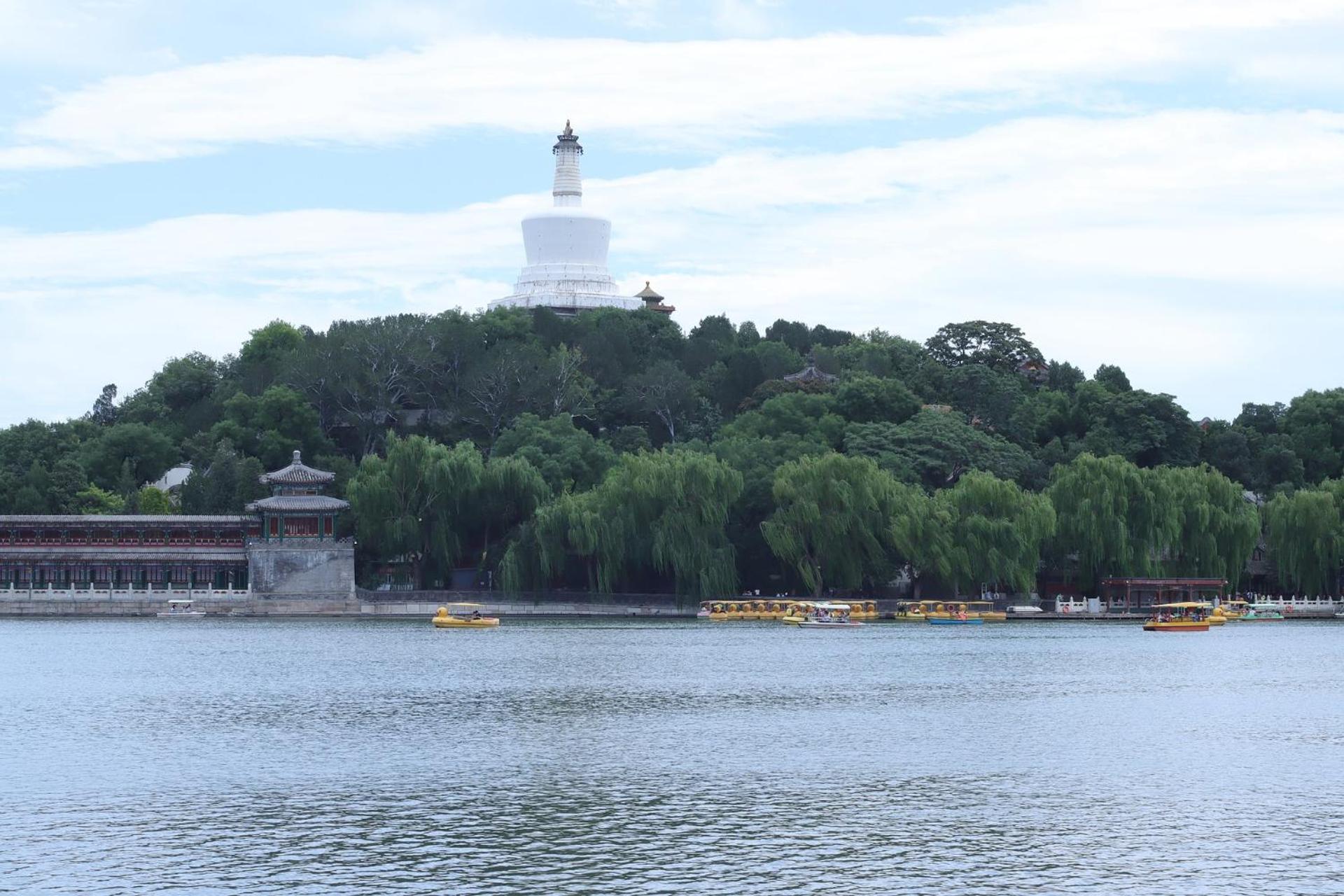 Nostalgia Guozijian Ghost Street - Near Temple, Beihai Park, Jingshan Park, Drum Tower, Houhai Bar Street, Tian'anmen Square, Located In Traditional Hutongs, 5 Minutes Away From Beixinqiao Metro Station 3*
