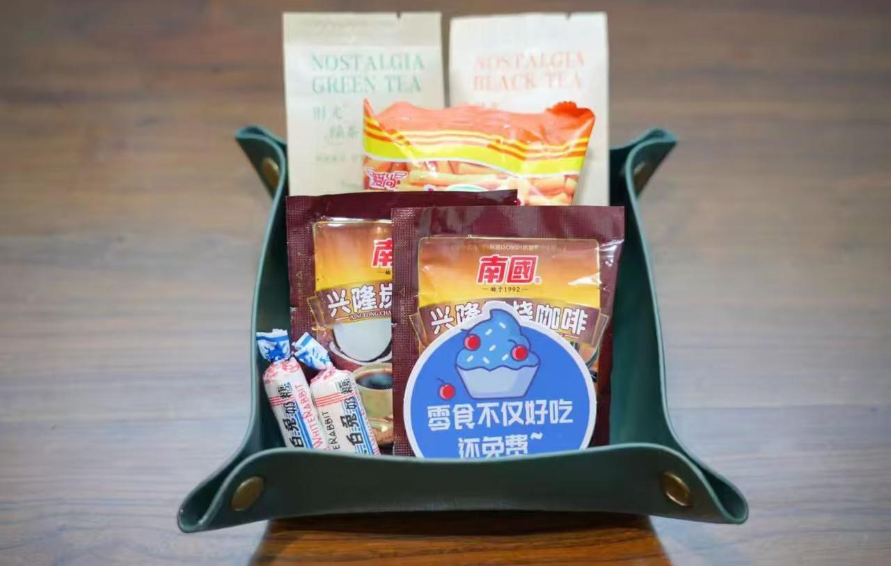 Nostalgia Guozijian Ghost Street - Near Temple, Beihai Park, Jingshan Park, Drum Tower, Houhai Bar Street, Tian'anmen Square, Located In Traditional Hutongs, 5 Minutes Away From Beixinqiao Metro Station Hotel 3*